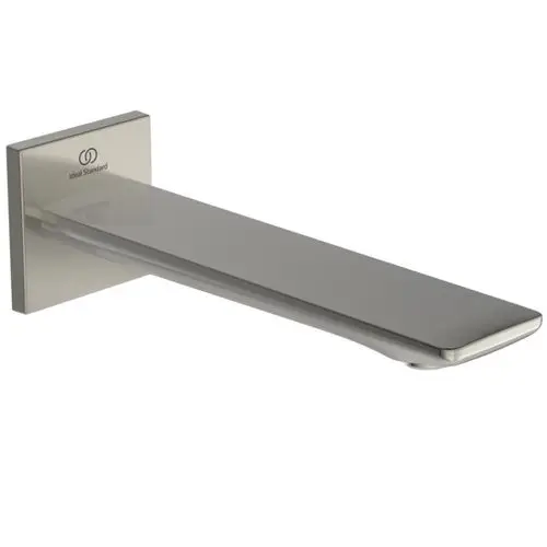 Wandauslauf in silber, mit eckiger Rosette, montiert an einer Wand. Das Produkt stammt von Ideal Standard.
